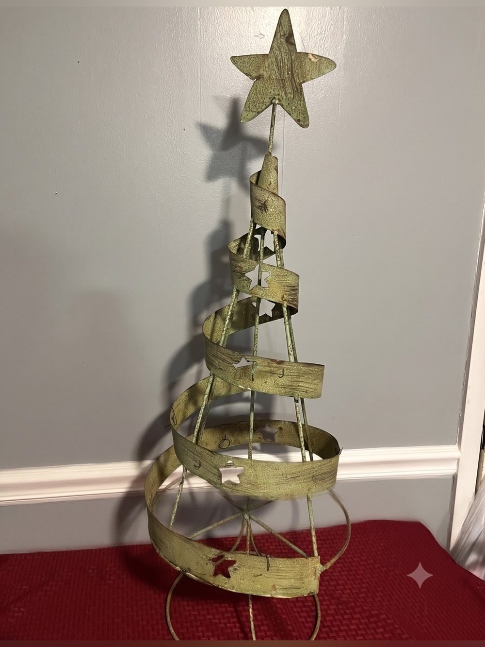 🌸 Hand Crafted Recycled Metal Green Spiral Tabletop Christmas Tree - Medium - Picture 3 of 3